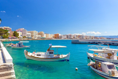 the_harbor_of_loutraki_town